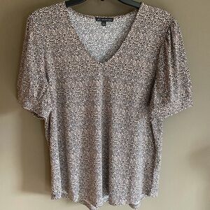 Adrianna Papell Black and Tan Short Sleeve Top